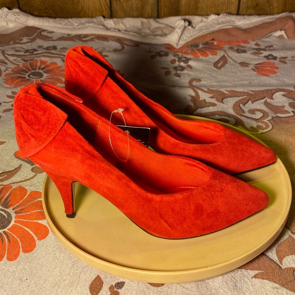 Vintage Red Lipstick pumps